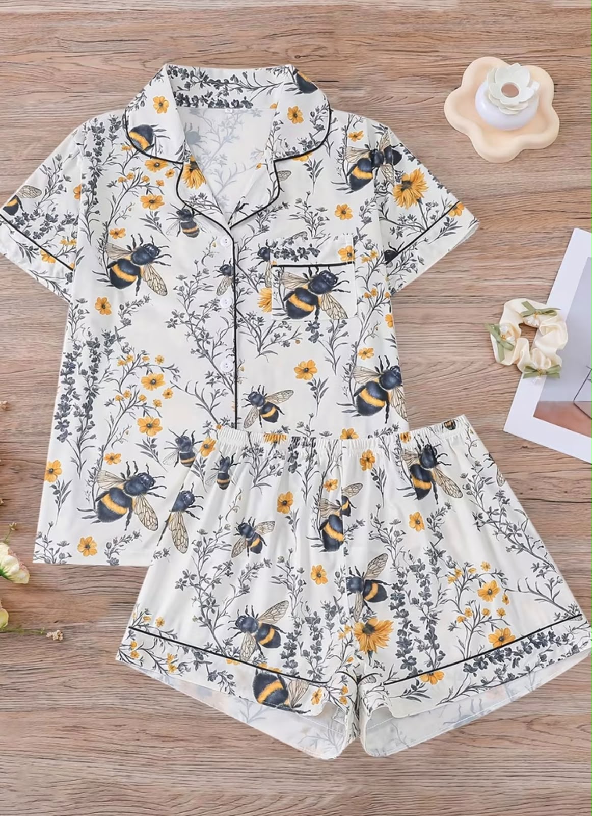 PIJAMA CONJUNTO CORTO ESTAMPADO FLORAL Y ABEJAS TALLA M